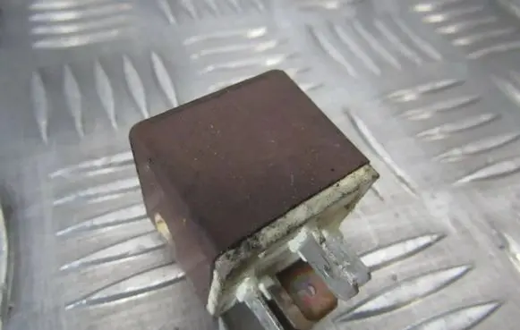 Renault Clio I Other relay 7700810927b 7700810927-b