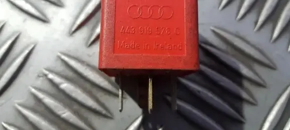 Volkswagen PASSAT B5 Other relay 443919578c 899519000