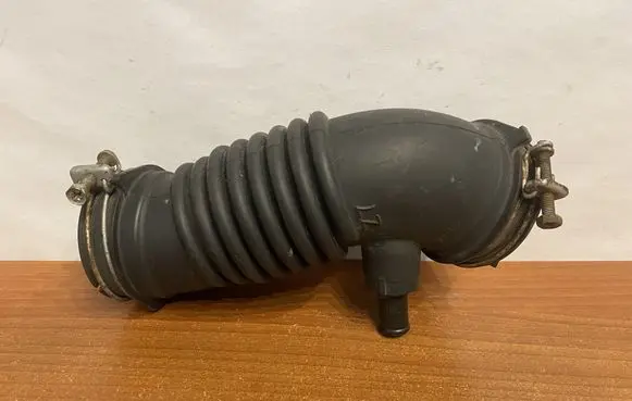 Toyota Avensis T270 Engine coolant pipe/hose 178810T060 B330