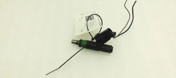 Audi A8 S8 D3 4E Fuel injector 06C133551