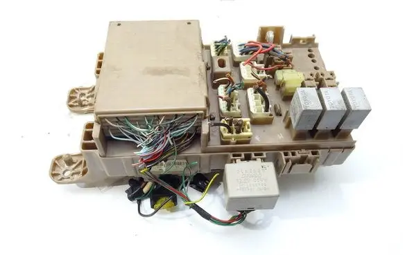 Toyota Corolla Verso E121 Fuse box set 8264102050