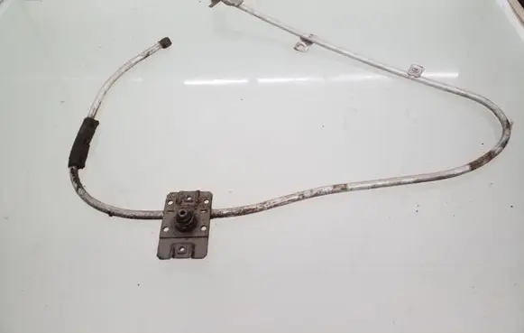 Volkswagen Golf I Front door manual window regulator 