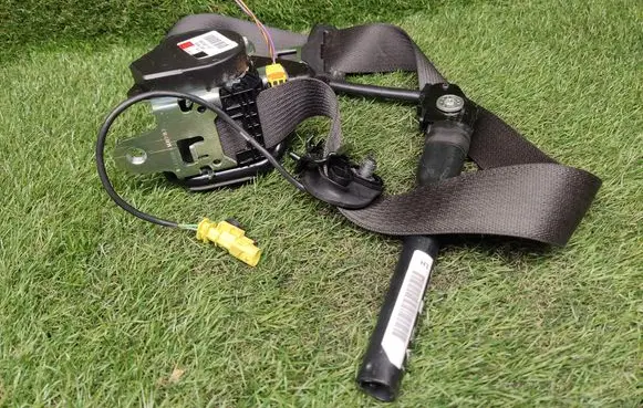 Opel Zafira C Front seatbelt 13394801 13392992 13367543