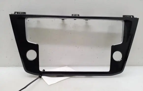 Volkswagen Tiguan Radio/GPS head unit trim 5NA858071C 5NA858069C