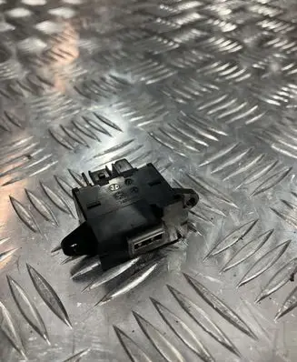 Alfa Romeo Giulia USB socket connector 505487510
