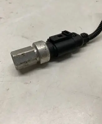 Volkswagen Touareg I Air conditioning (A/C) pressure sensor 1J0959126