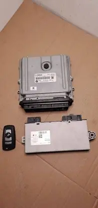 BMW 5 F10 F11 Engine control unit/module 0281017679 8513242