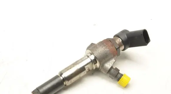 Volvo C30 Fuel injector 9802448680