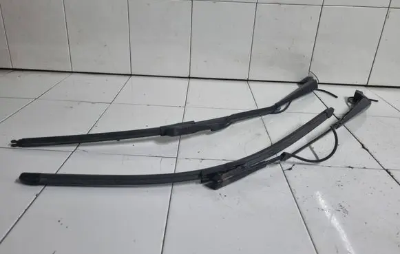 Mercedes-Benz Vito Viano W639 Front wiper blade arm A6398200744