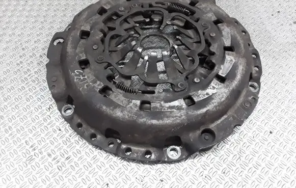 Volkswagen PASSAT B5.5 Pressure plate 078141123
