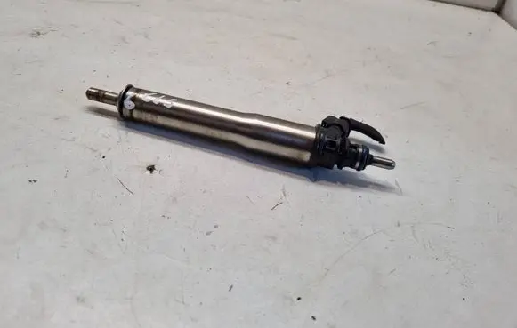 Mercedes-Benz CLS C219 Fuel injector A2720700187 5879 0261500035
