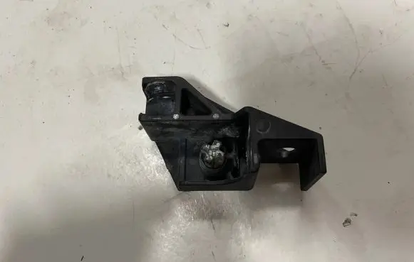 Mini Cooper Countryman R60 Radiator mount bracket 2751341