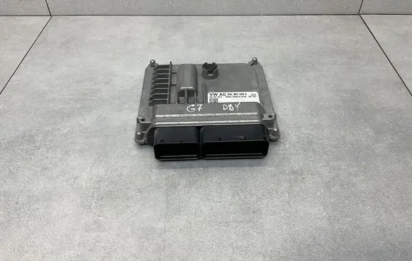 Volkswagen Golf VII Engine control unit/module 04L907445E