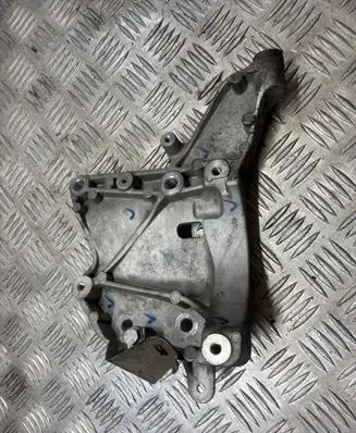Engine mounting bracket