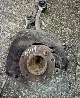 Front wheel hub