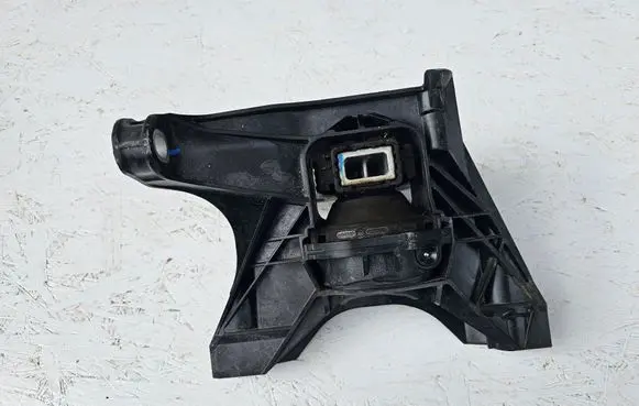 Peugeot 3008 II Engine mount bracket 9820297580