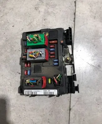 Citroen Xsara Picasso Fuse module 9650618480 U118470003L