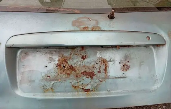 Nissan Almera N16 Trunk door license plate light bar 