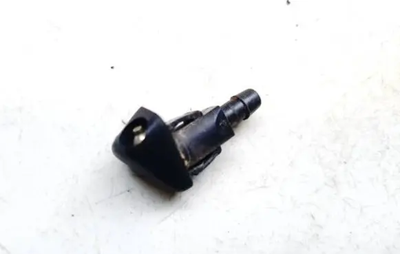 Windshield washer spray nozzle