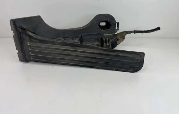 Volkswagen Touran I Accelerator throttle pedal 1T1721503H 1062406 6PV00868900