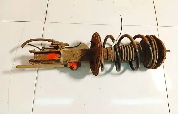 Toyota Auris 150 Front shock absorber/damper 