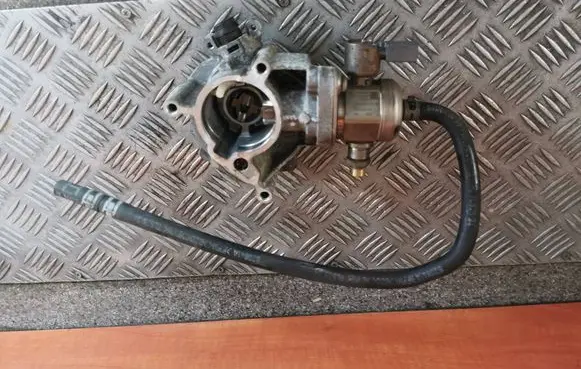 Audi A3 S3 8V Vacuum pump 06K127025B