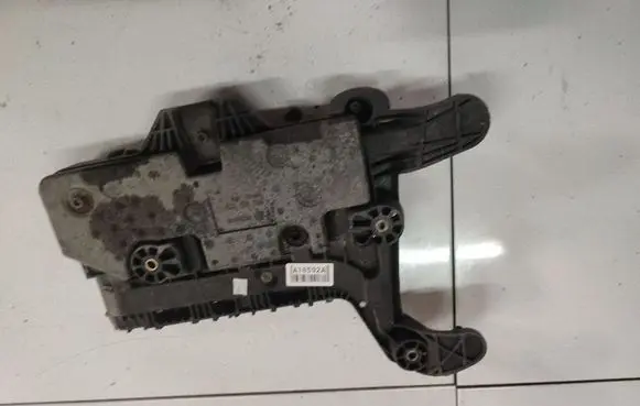 Skoda Octavia Mk2 (1Z) Battery box tray 1K0915325A