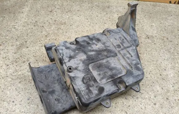 Volvo XC90 Engine control unit box 31439653