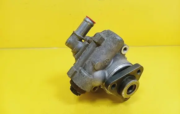 Audi A6 S6 C5 4B Power steering pump 4B0145156