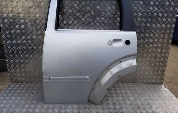 Dodge Nitro Rear door