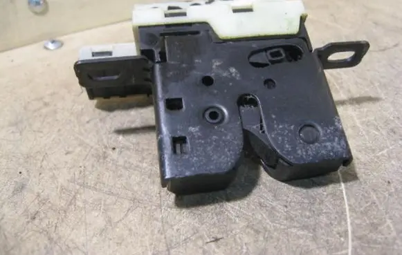 Renault Laguna I Tailgate window lock/catch/latch 