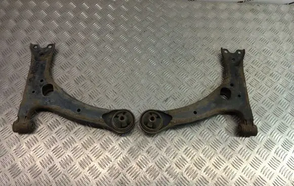 Toyota Prius (XW20) Front lower control arm/wishbone
