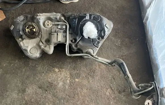 Mercedes-Benz CLS C218 X218 Fuel tank A2124702001 1129303389 201011