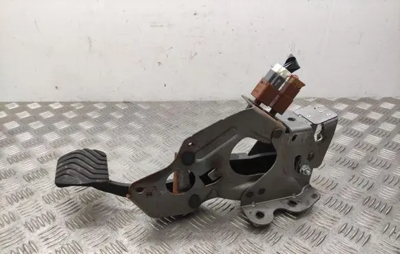 Nissan X-Trail T32 Brake pedal 