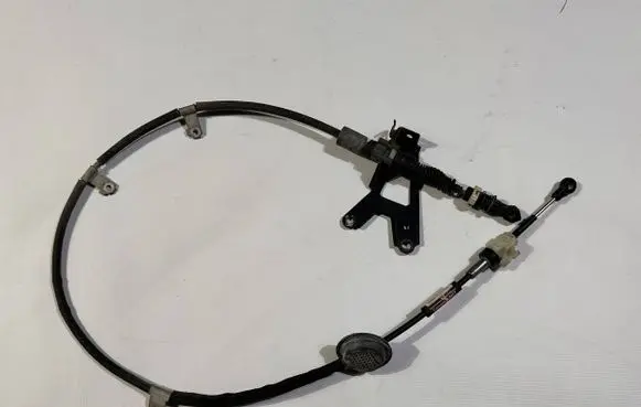 Chevrolet Camaro Gear shift cable linkage 84105594