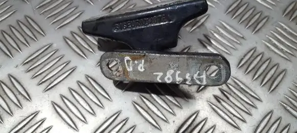 Mercedes-Benz Vaneo W414 Front door upper hinge