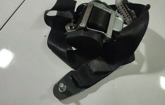 Peugeot 207 Front seatbelt 0404031