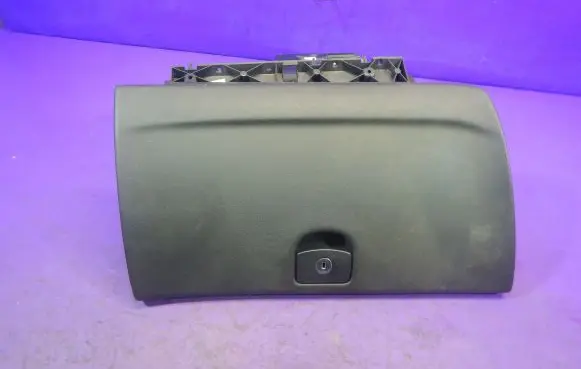 Peugeot 407 Glove box
