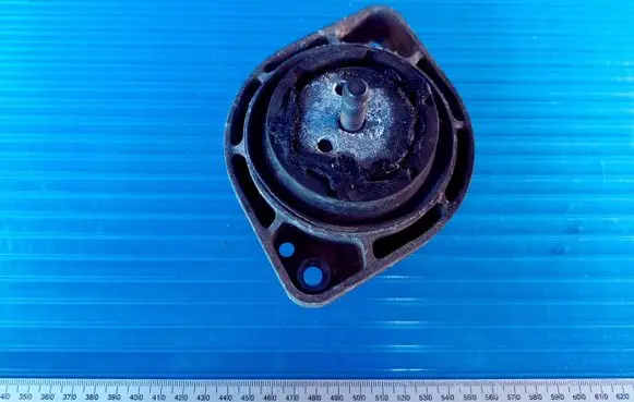 BMW X3 E83 Engine mount bracket 22113400335