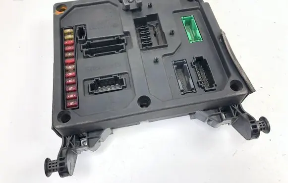Volkswagen Sharan Fuse module S108145100G 7M0962258H 97VW14B205AC