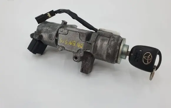 Toyota Avensis T250 Ignition lock 450200504