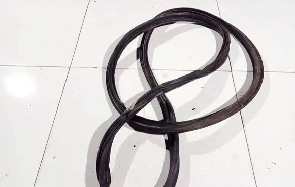 Chevrolet Captiva Rubber seal front coupe door 