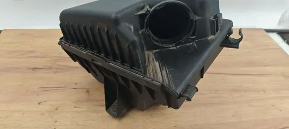 Volvo XC70 Air filter box 8649673