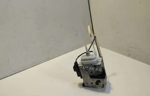 Audi A4 S4 B5 8D Front door lock 8D1837015F
