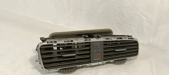 Volkswagen Golf VII Dash center air vent grill 5G1815736 5G1819728 5G181735