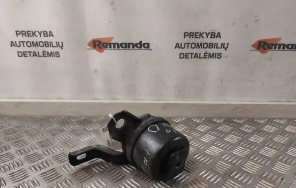 Volvo V70 Engine mount bracket 6G926F012