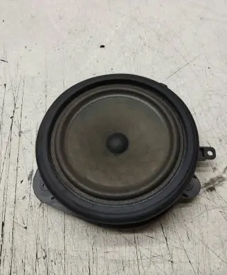 Audi A3 S3 8P Front door speaker
