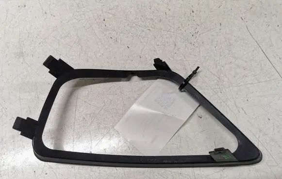 Ford Focus Front fog light trim/grill 2M5119952