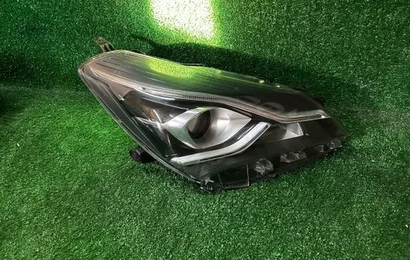 Toyota Yaris Headlight/headlamp