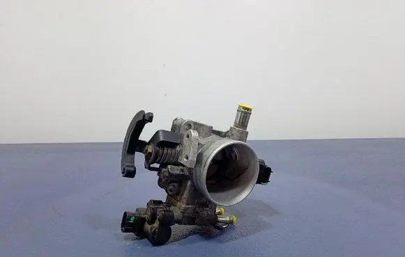 Toyota Avensis Verso Throttle body valve 222100D130